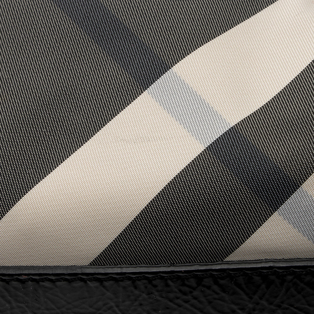 Burberry Nylon Beat Check Victoria Large Tote (SHF-Ll7sNt)