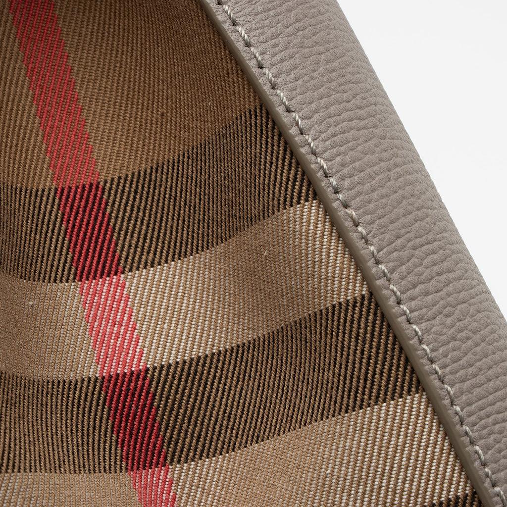 Burberry Vintage Check Leather Banner Medium Tote (SHF-JOQruW)
