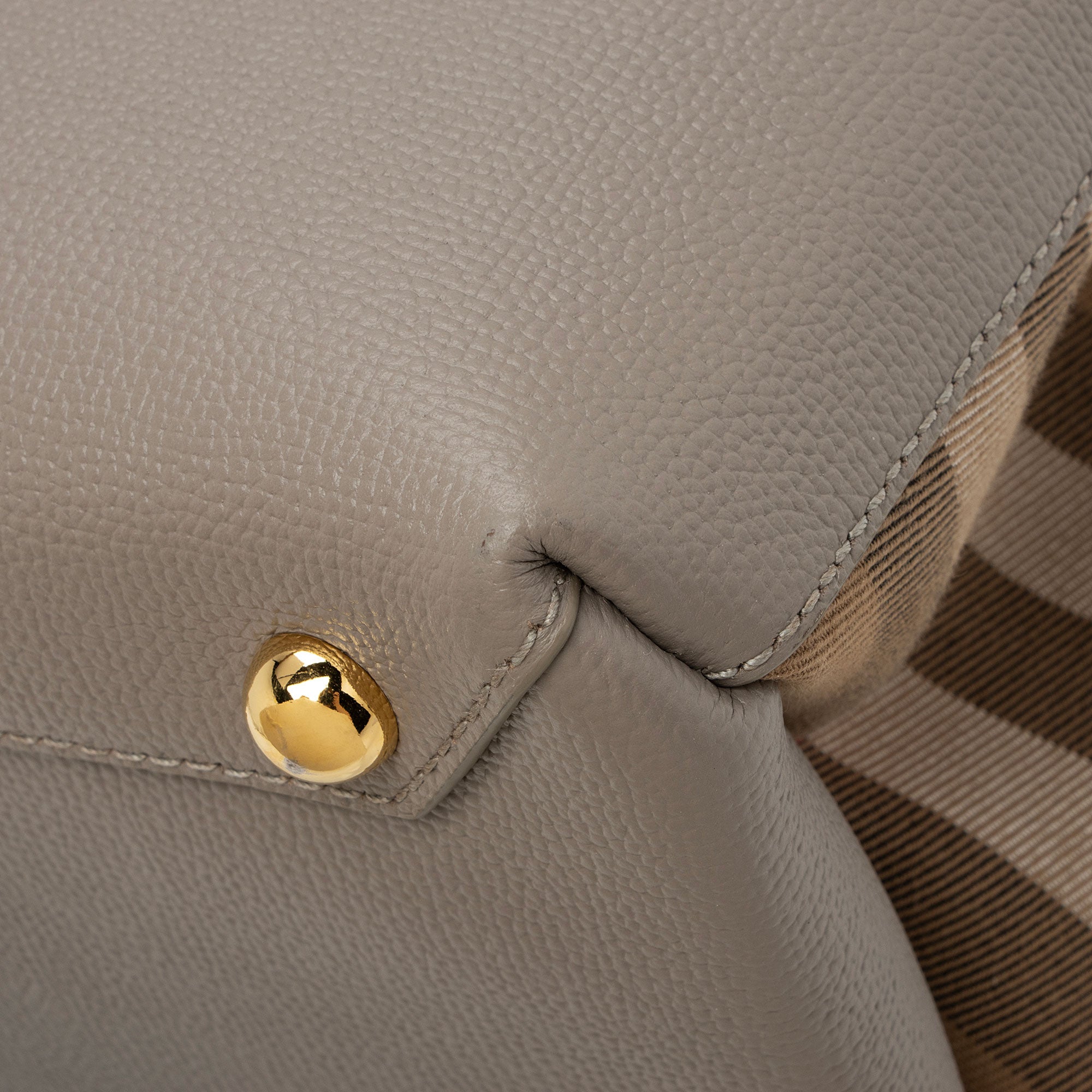 Burberry Vintage Check Leather Banner Medium Tote (SHF-JOQruW)