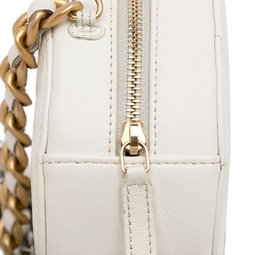 Chanel 19 Round Clutch with Strap (SHG-CY4gwG)