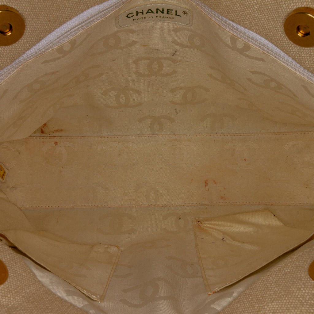 Chanel CC Canvas Tote (SHG-pv9GSf)