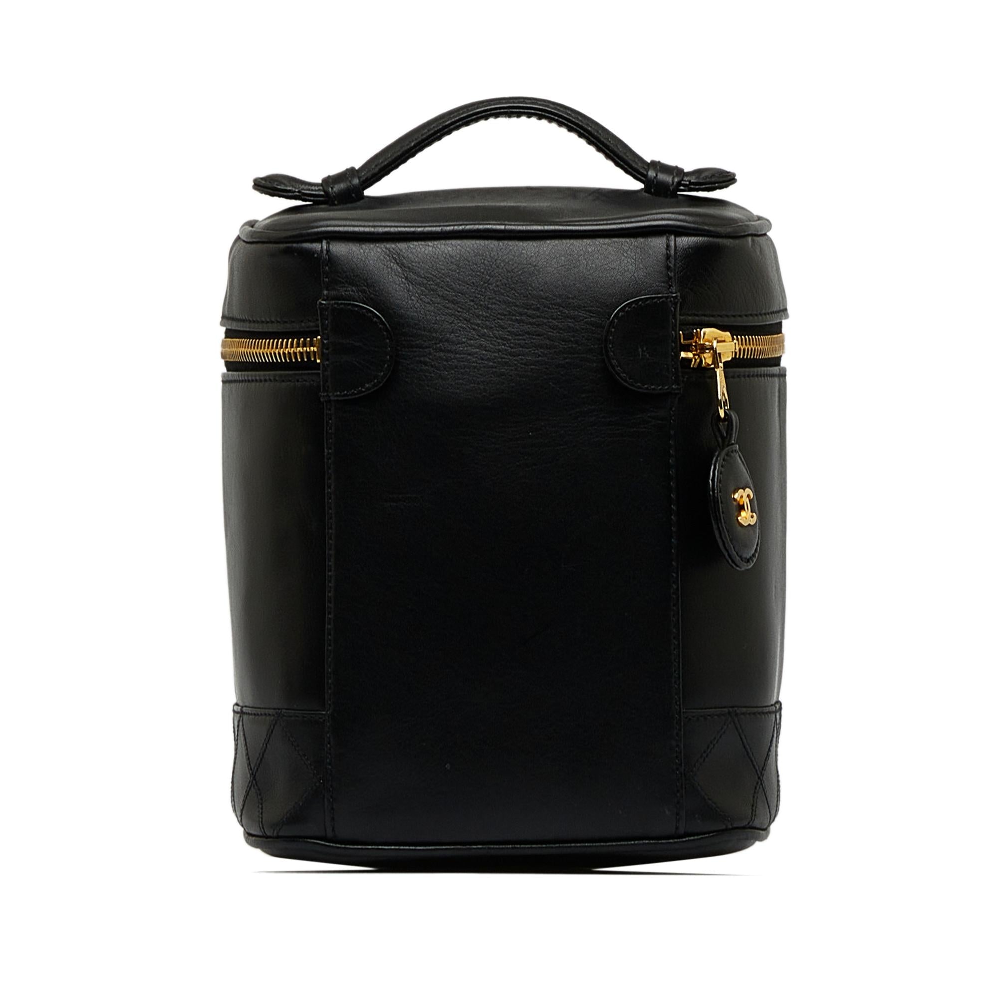 Chanel CC Lambskin Vanity Bag (SHG-0IH9fb)