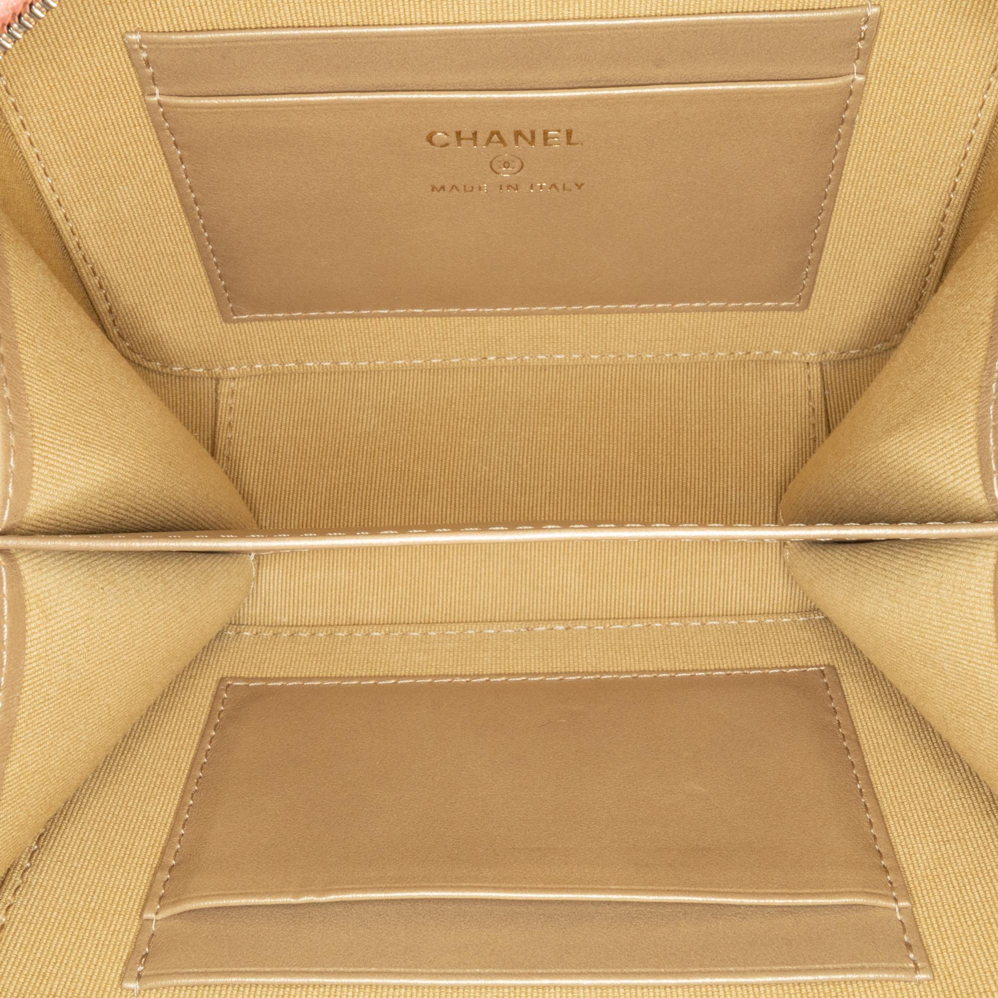 Chanel CC Quilted Lambskin Pearl Crush Camera Bag (SHG-5B4yyg)