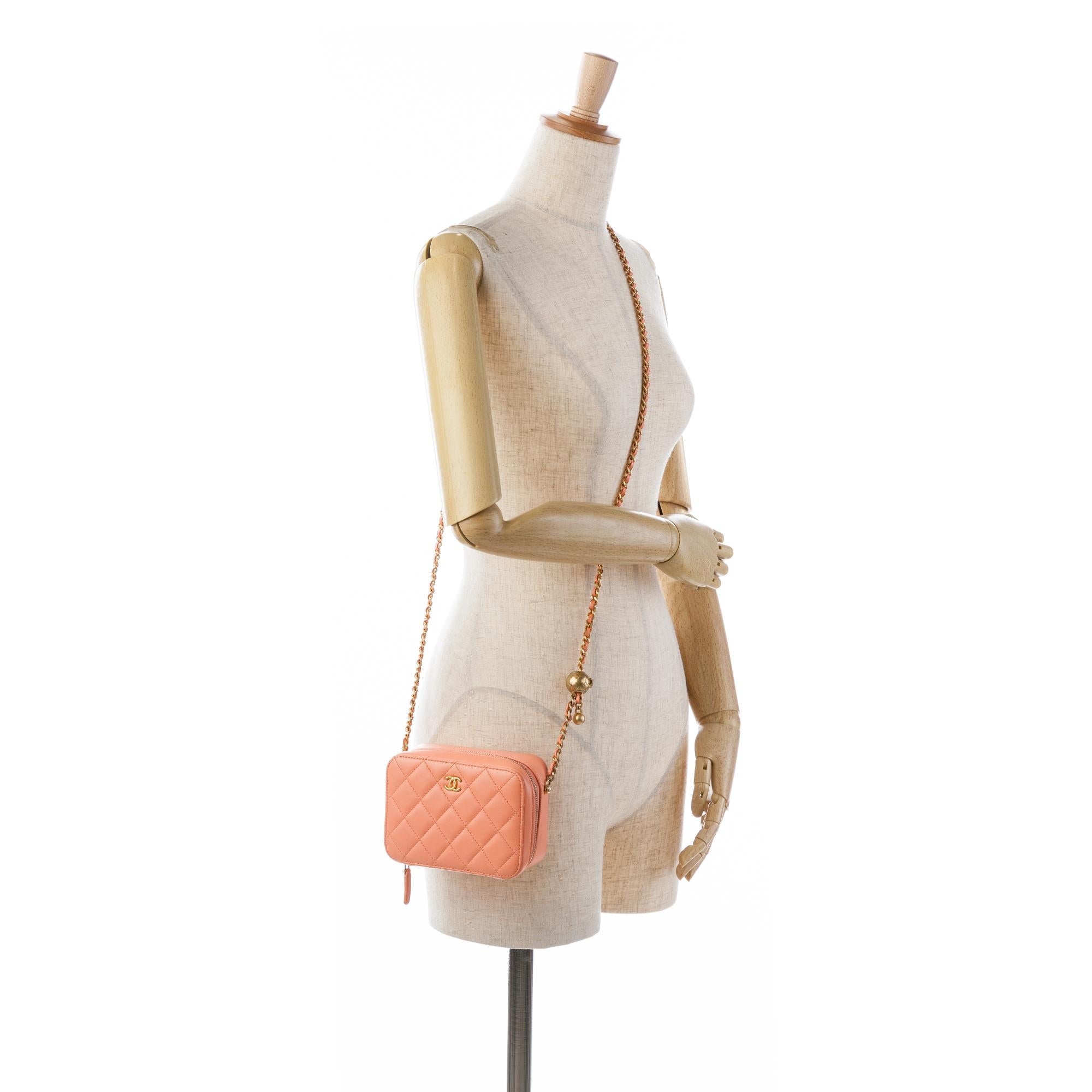 Chanel CC Quilted Lambskin Pearl Crush Camera Bag (SHG-S5d4T2)