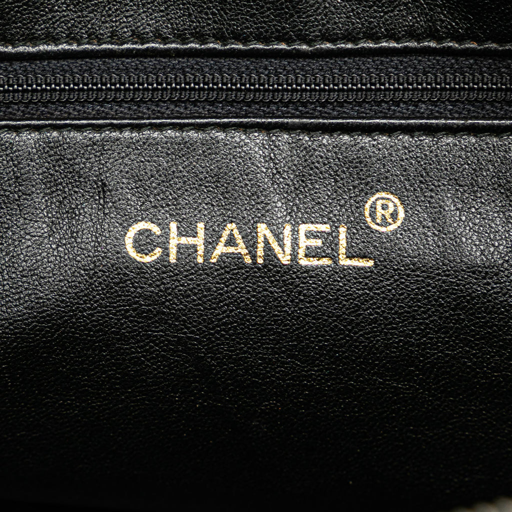 Chanel CC Quilted Lambskin Tassel Crossbody (SHG-25TGIf)