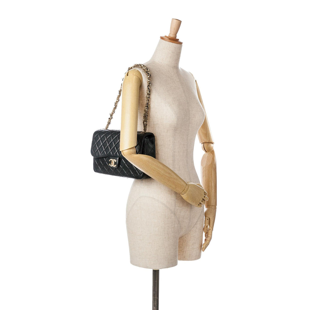 Chanel CC Quilted Lambskin Westminster Pearl Flap (SHG-gi93nx)
