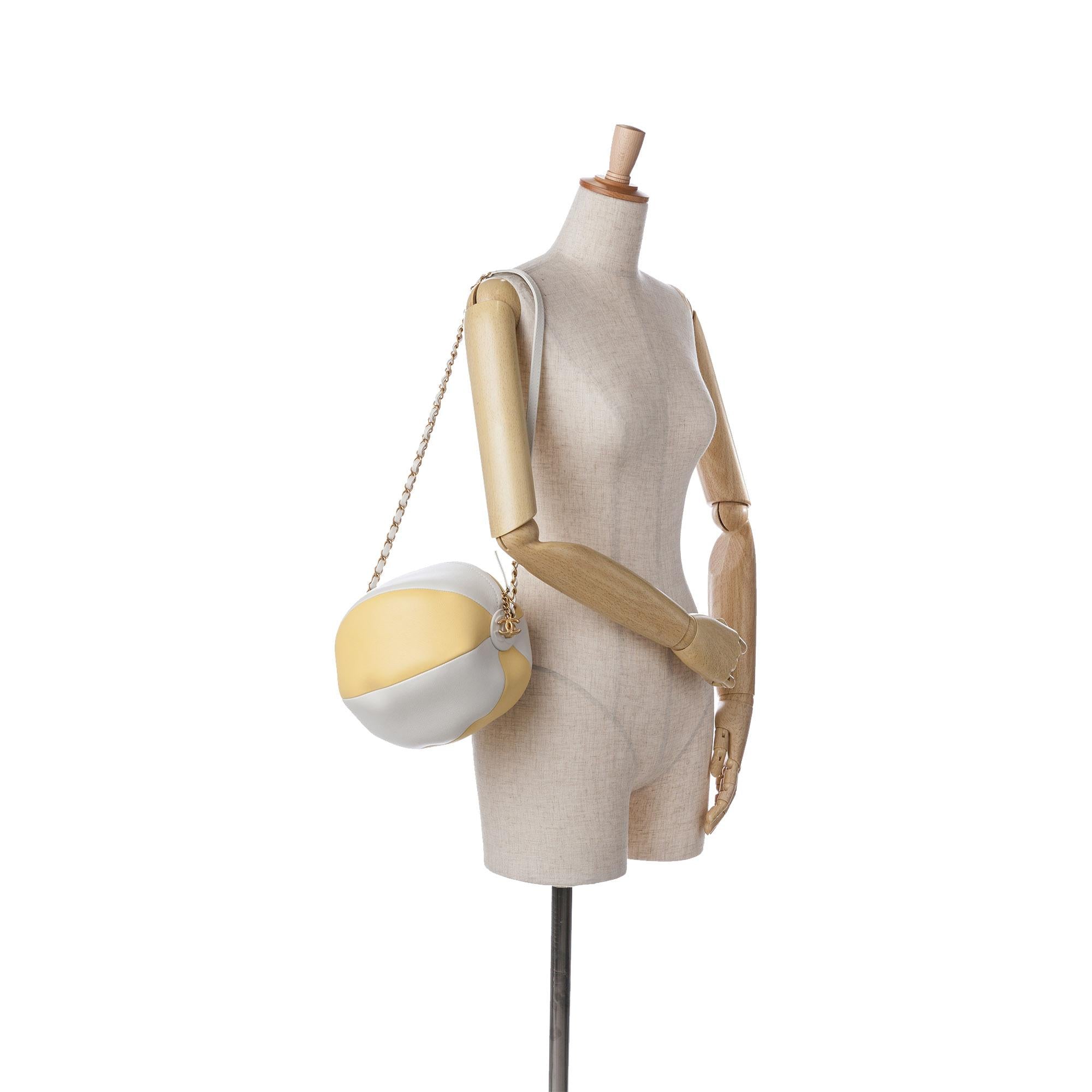 Chanel Calfskin Coco Beach Ball Bag (SHG-GzAoTC)