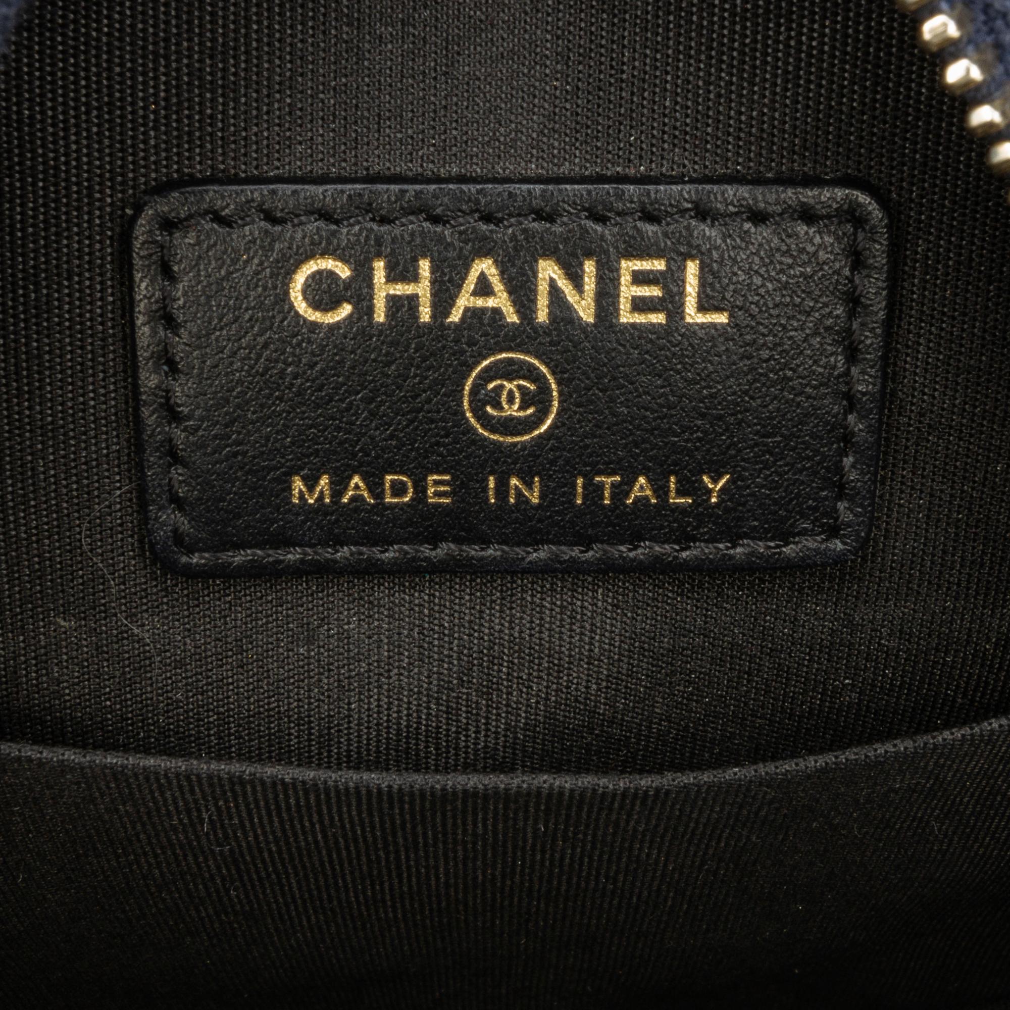 Chanel Caviar CC Filigree Round Crossbody Bag (SHG-f1Lbtg)