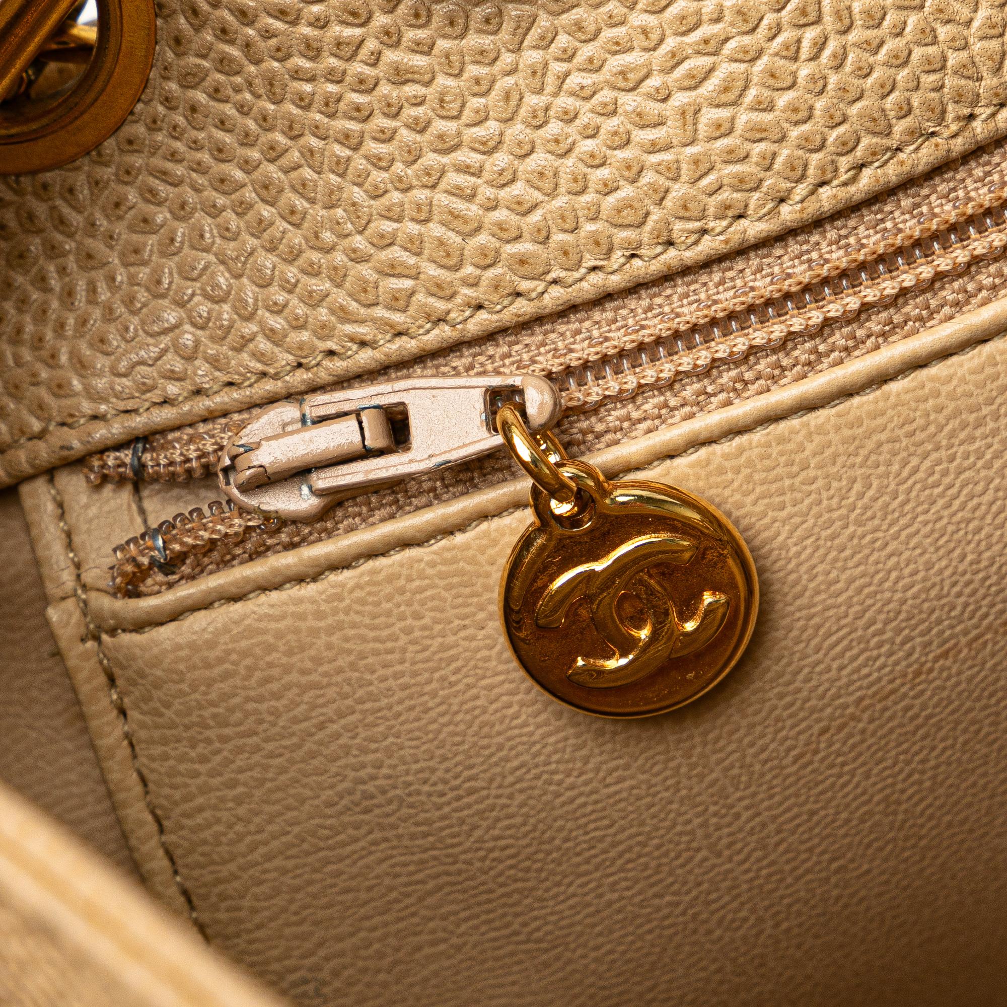 Chanel Caviar Front Pocket Chain Shoulder Bag (SHG-xhb7Aj)