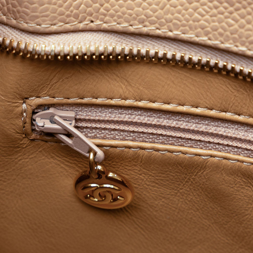 Chanel Caviar Medallion Tote (SHG-fcgDHq)