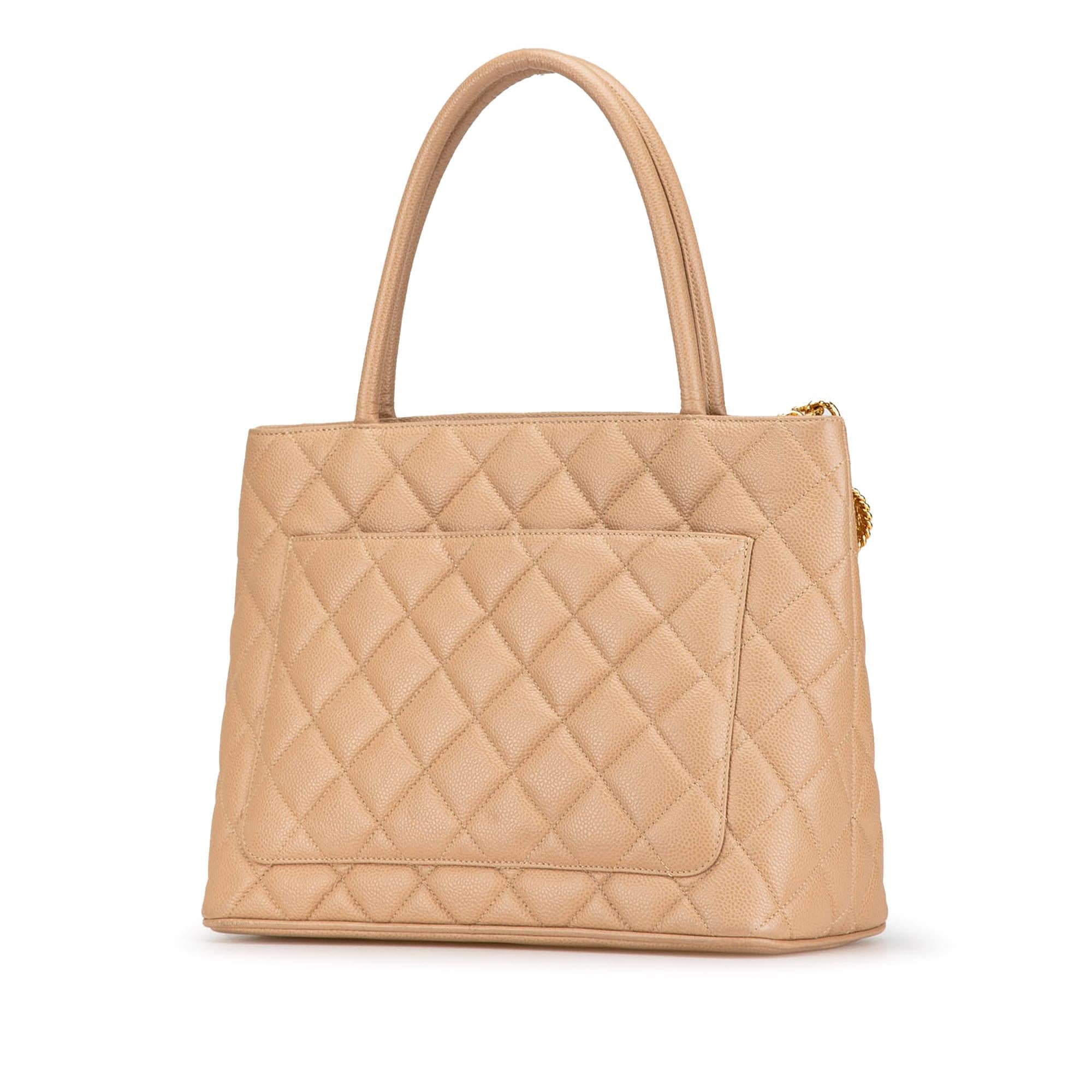 Chanel Caviar Medallion Tote (SHG-ik1o4b)