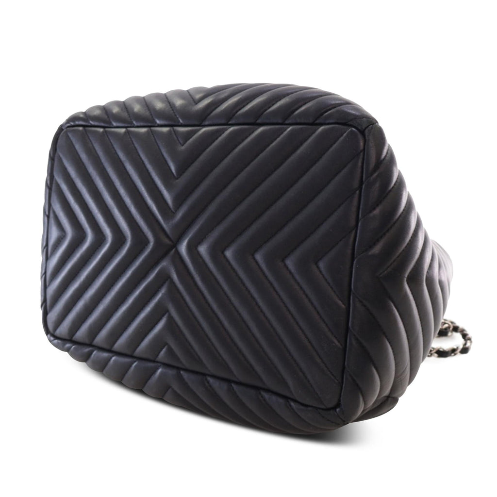 Chanel Chevron Calfskin Urban Spirit Bucket Bag (SHG-Fev4j8)