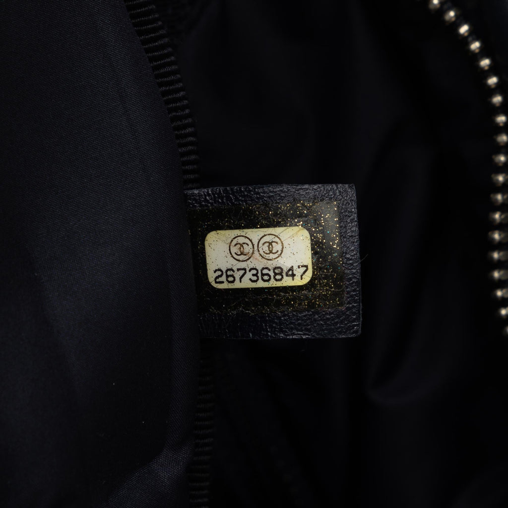 Chanel Doudoune Crossbody Bag (SHG-7ROZxM)