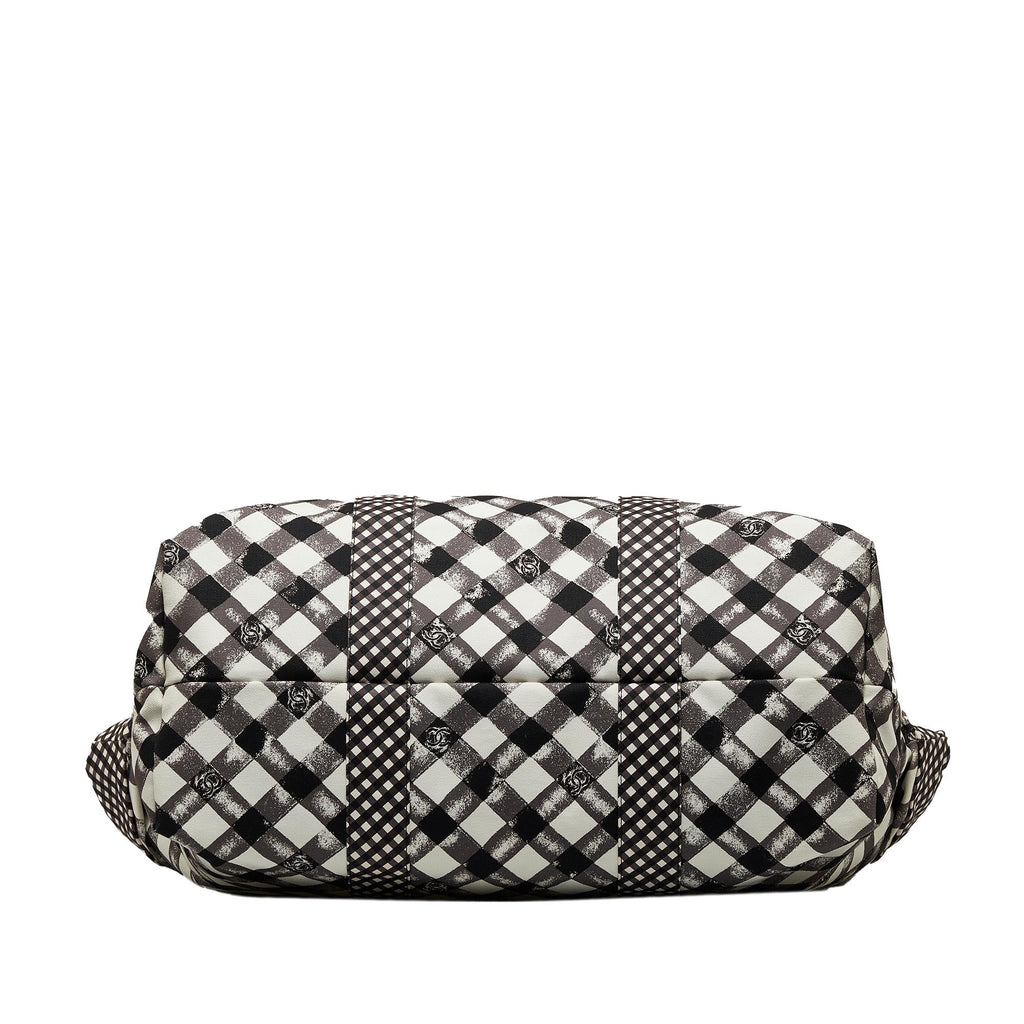 Chanel Gingham XXL Tote (SHG-FDvtAx)