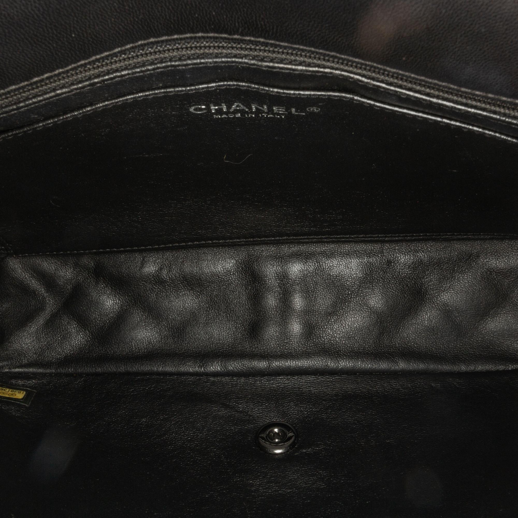 Chanel Jumbo Classic Bicolor Lambskin Twist Flap (SHG-8KW5ON)
