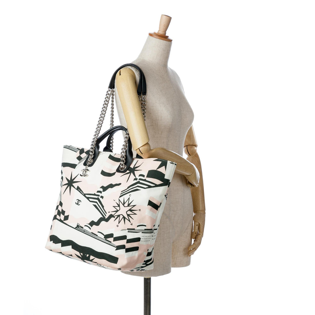 Chanel La Pausa Bay Shopping Tote (SHG-tn2HR3)
