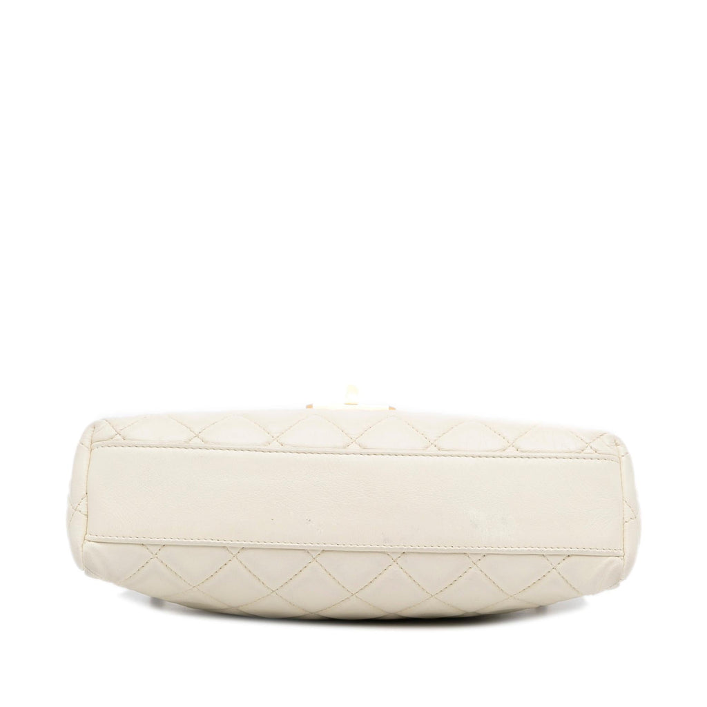 Chanel Lambskin 225 Flap (SHG-55KtHR)