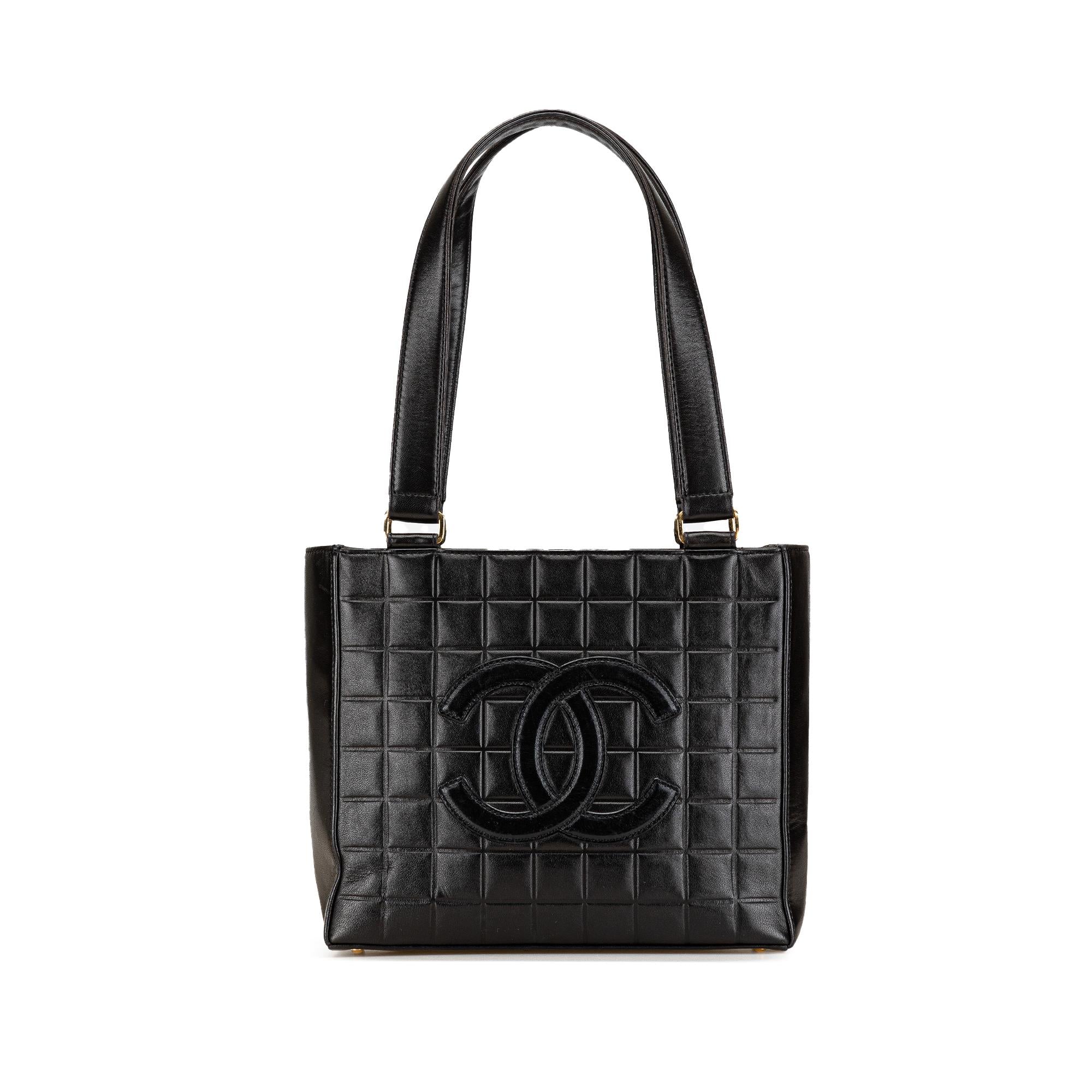 Chanel Lambskin Chocolate Bar Shoulder Bag (SHG-Cnyzqh)
