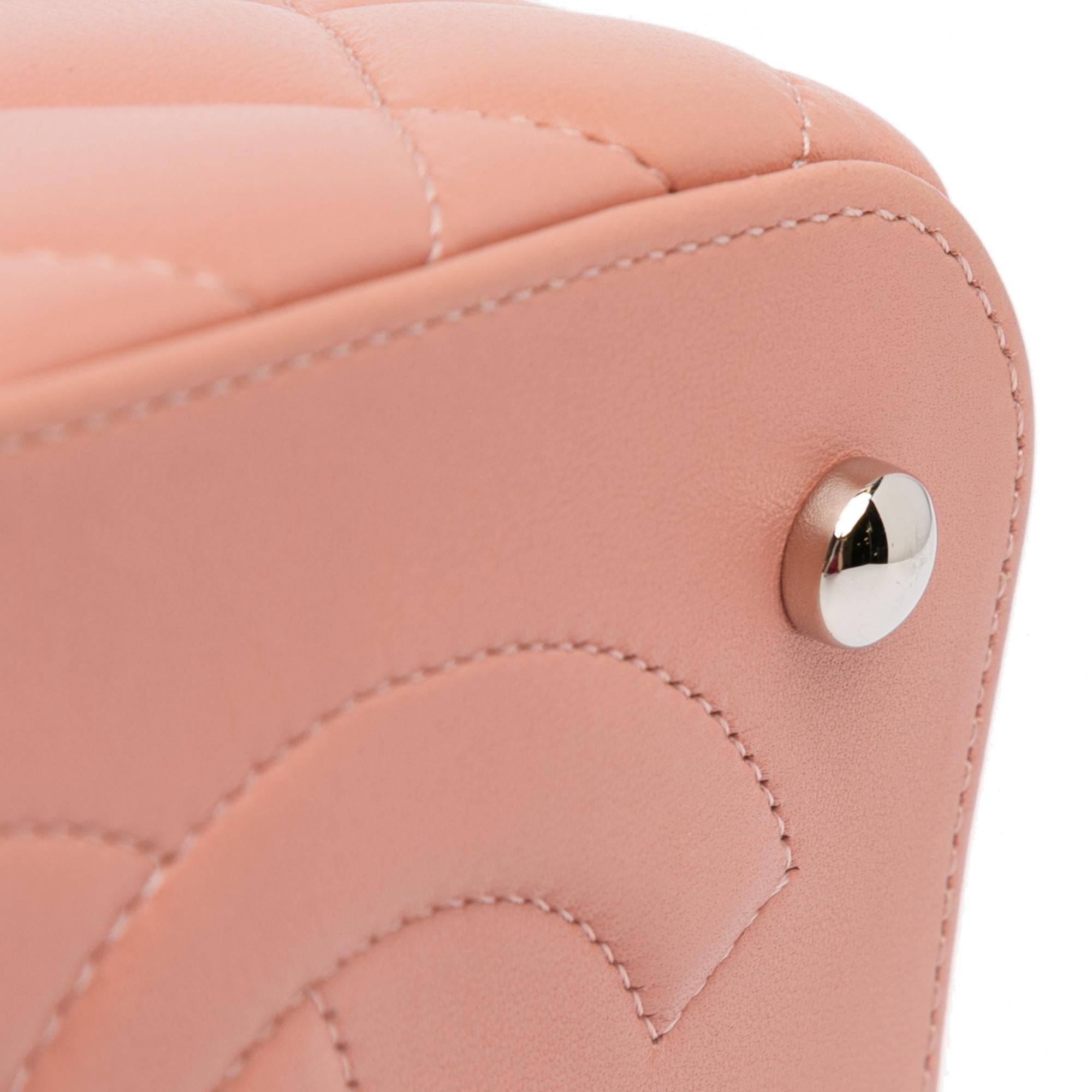 Chanel Lambskin Top Handle Vanity Case with Chain (SHG-hnAAMY)