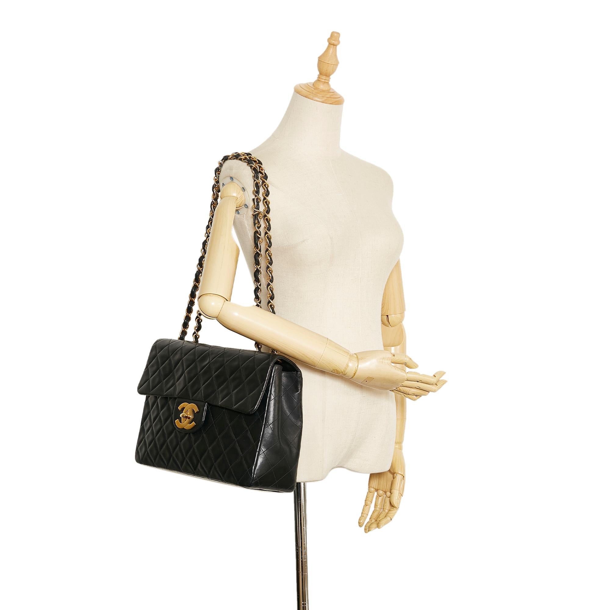 Chanel Maxi Classic Lambskin Single Flap (SHG-bKU9pk)