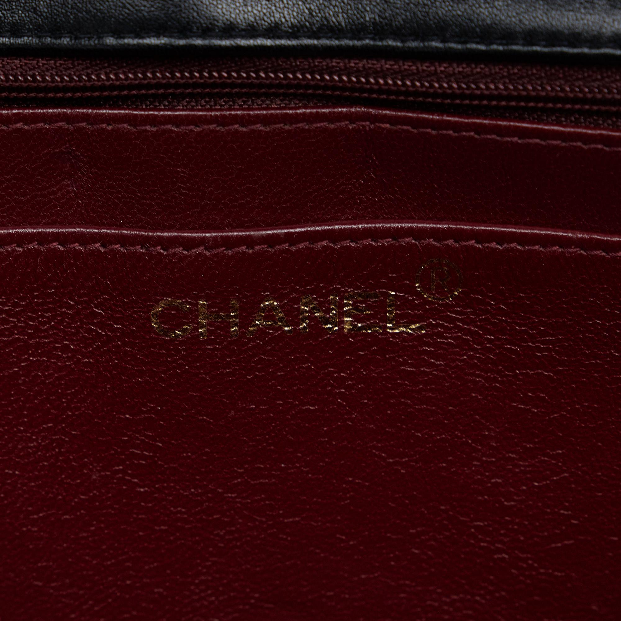 Chanel Maxi XL Classic Lambskin Single Flap (SHG-tSLYwQ)