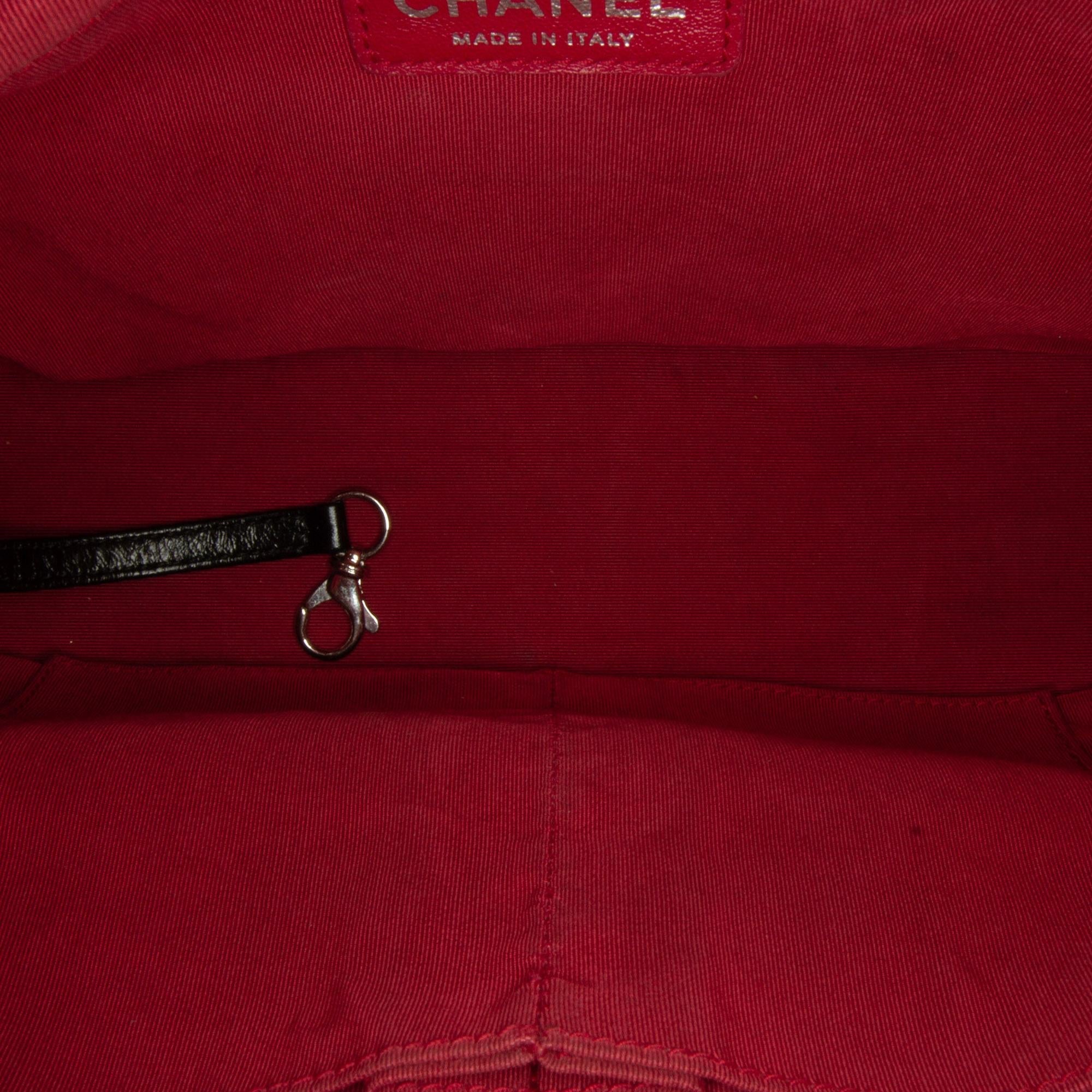 Chanel Medium Bicolor Lambskin Gabrielle Crossbody (SHG-cytUgB)