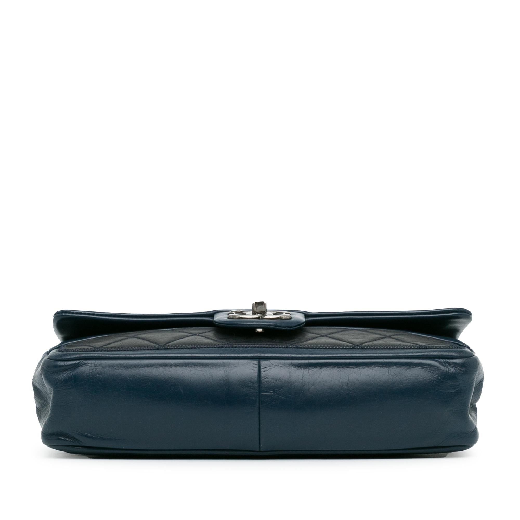 Chanel Medium Bicolor Lambskin Graphic Flap (SHG-EwBfXt)