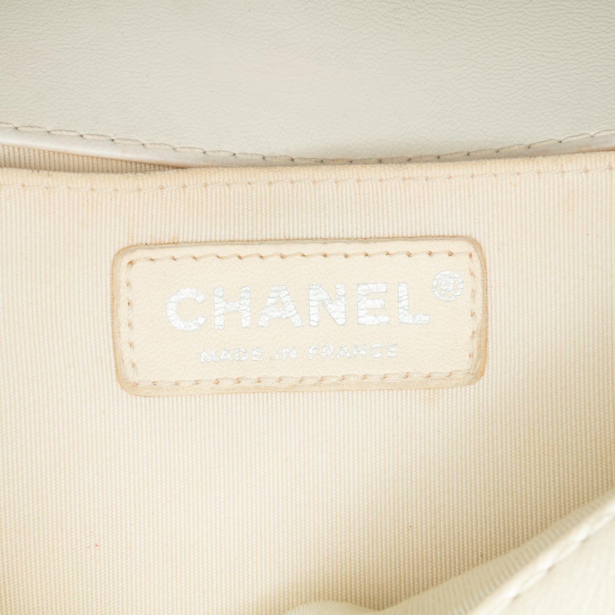 Chanel Medium Bicolor Lambskin and Rubber Boy Flap (SHG-k7sY5d)