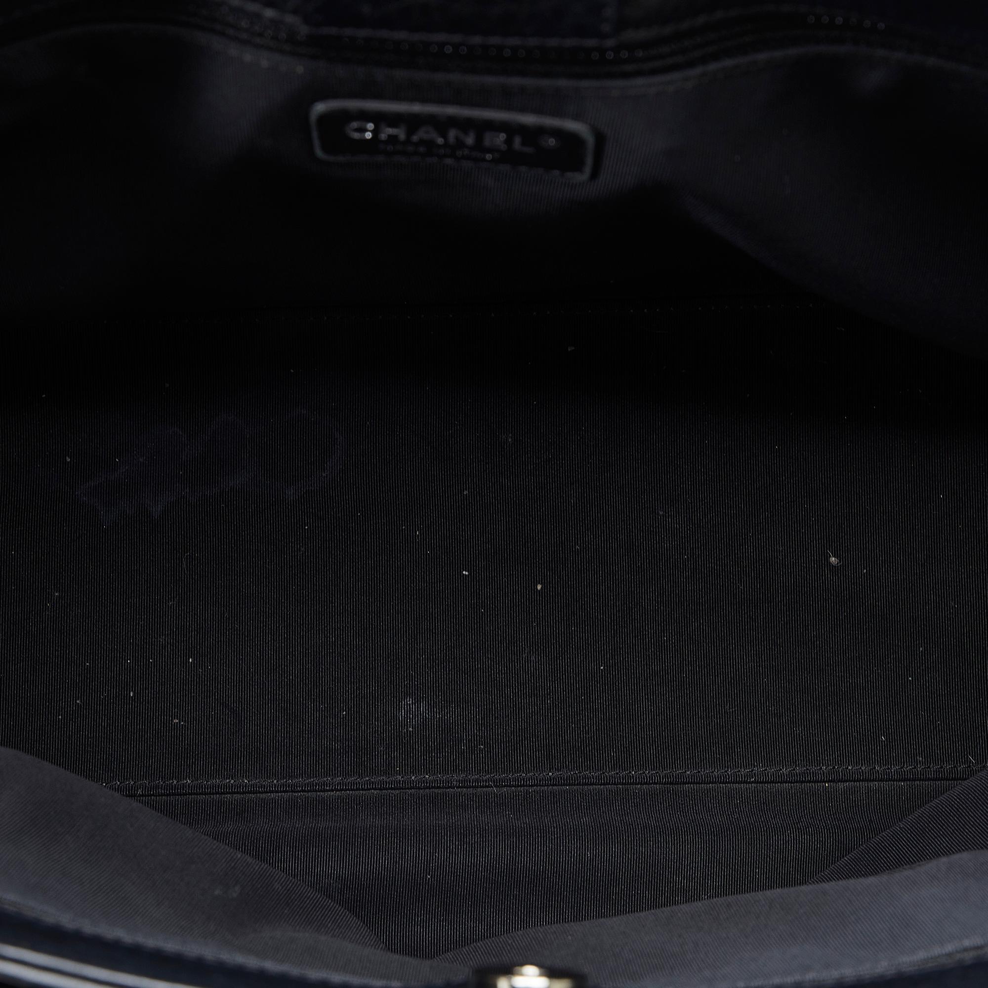 Chanel Medium CC Caviar Cerf Tote (SHG-CpHO5a)