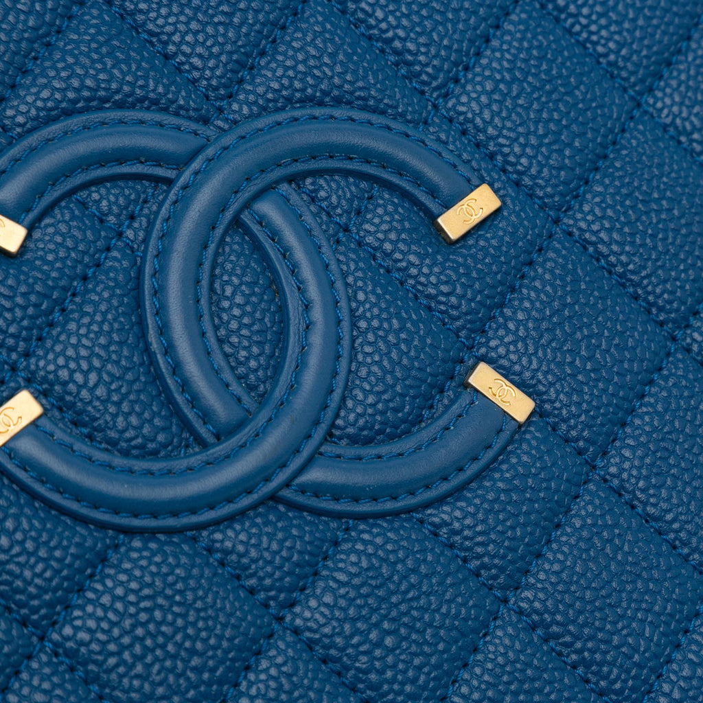 Chanel Medium CC Filigree Caviar Vanity Case (SHG-R0dFDb)