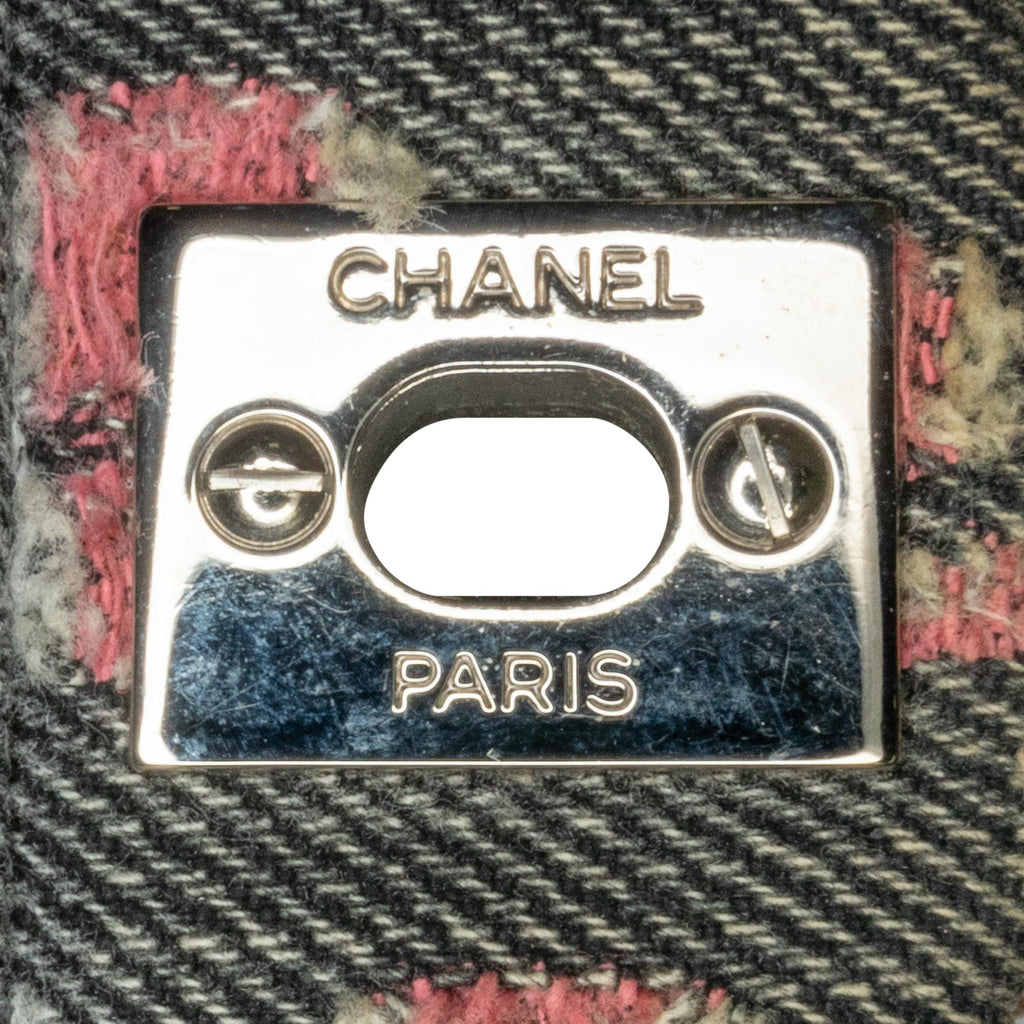 Chanel Medium Classic Distressed Denim Double Flap (SHG-FErwUx)