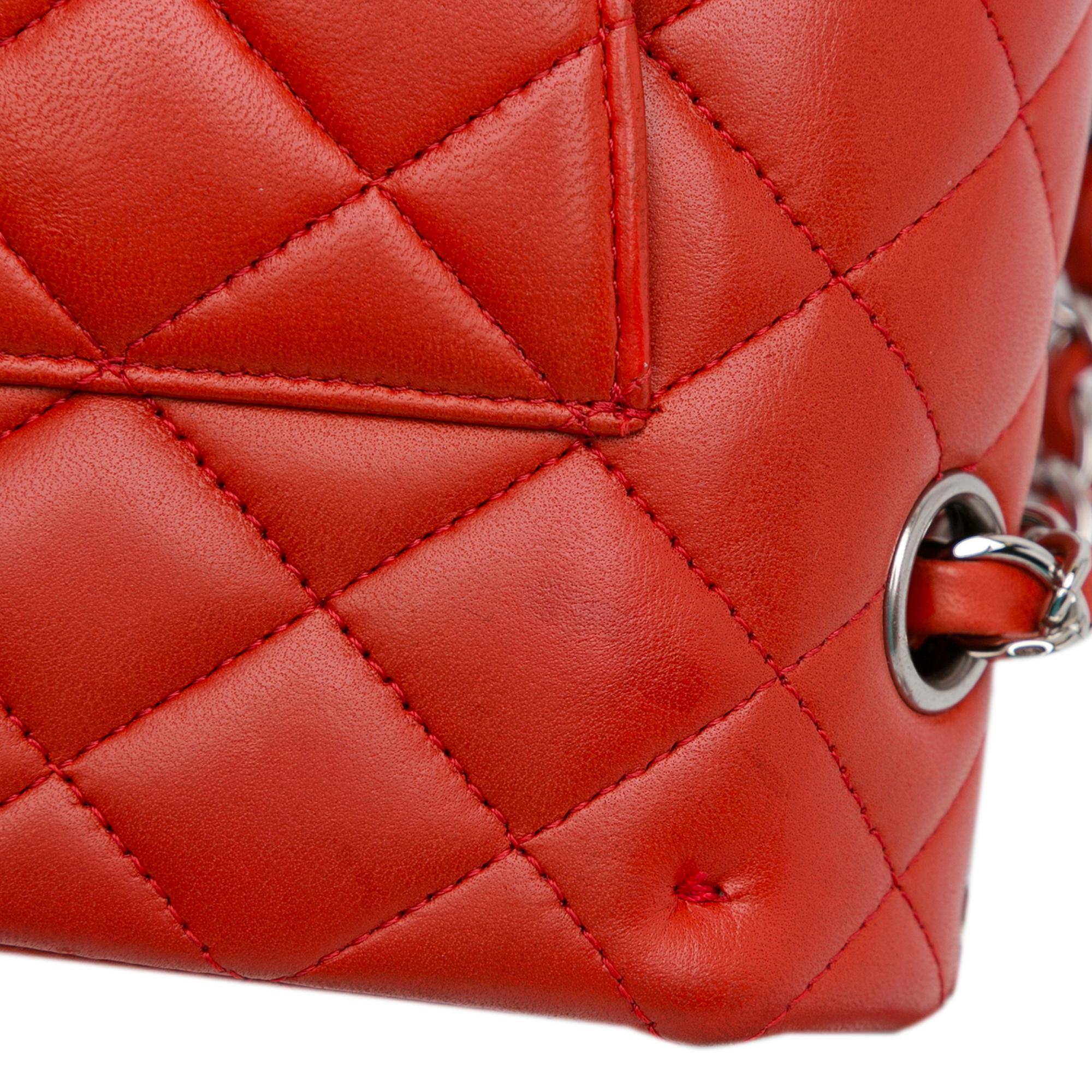 Chanel Medium Classic Lambskin Double Flap (SHG-hCviYB)