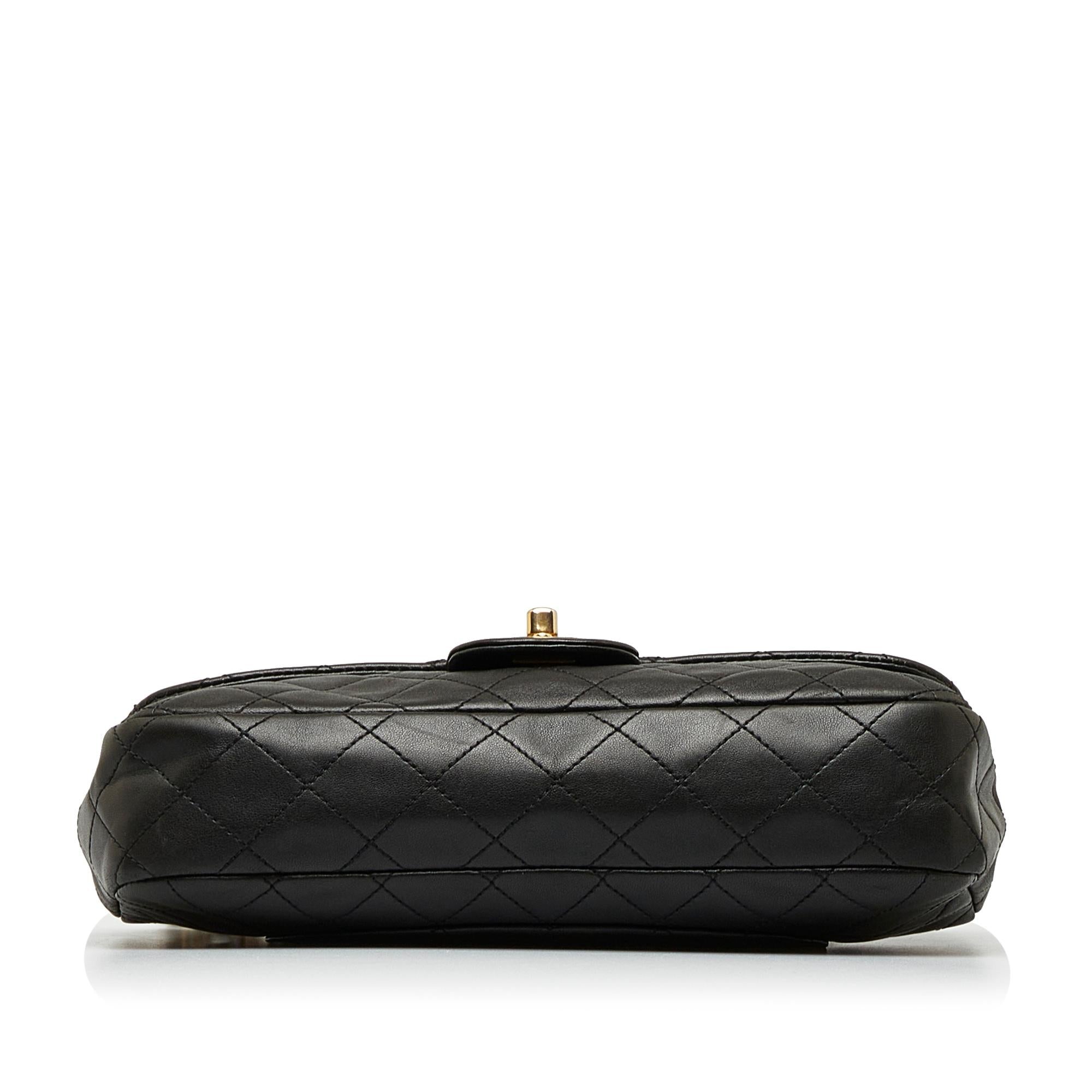 Chanel Medium Classic Lambskin Single Flap (SHG-IvYGNR)