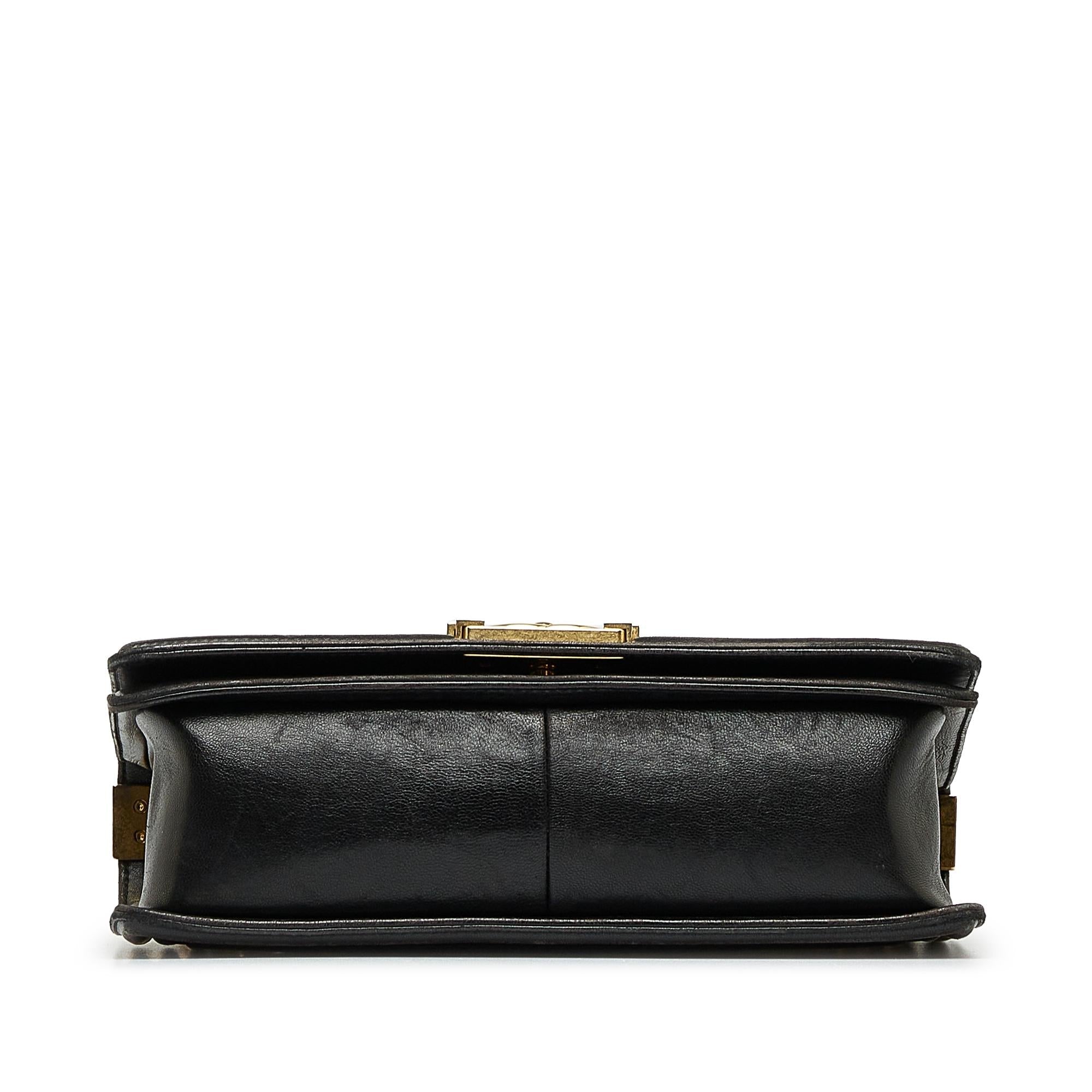 Chanel Medium Lambskin Boy Flap Bag (SHG-1jQAVu)