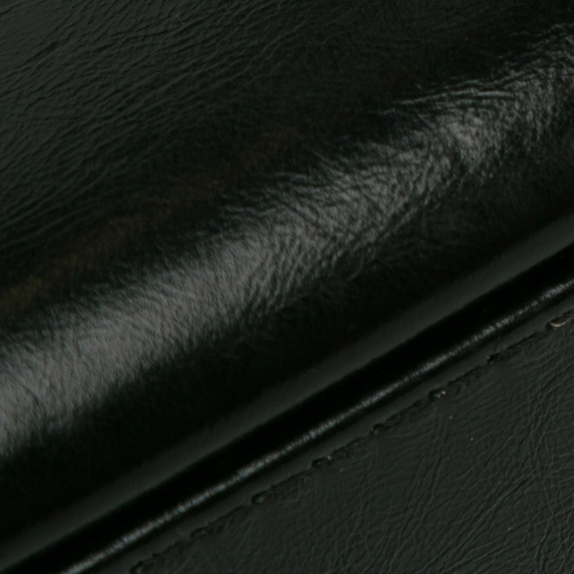 Chanel Medium Lambskin Gabrielle Crossbody (SHG-D85tG6)