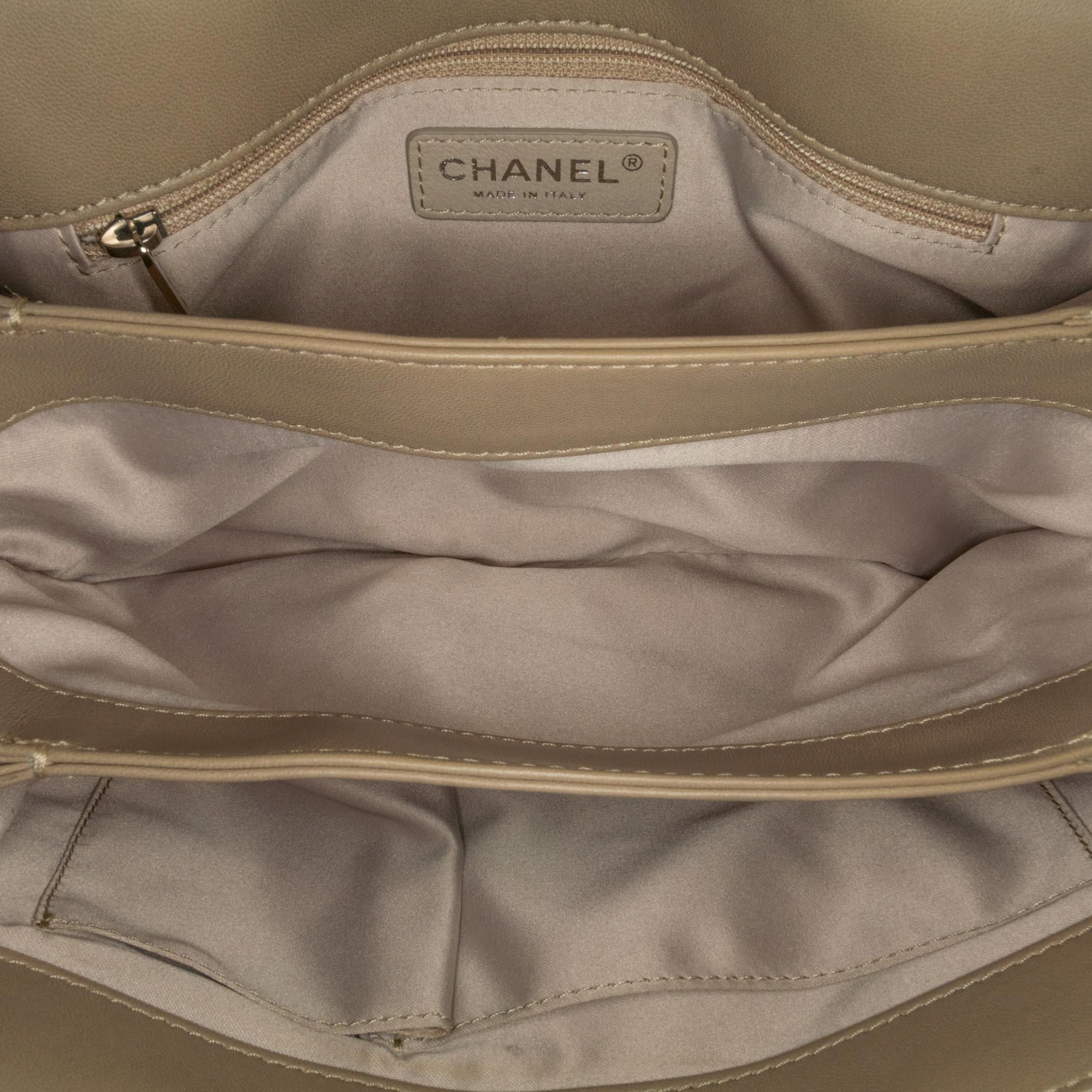 Chanel Medium Patent 3 Accordion Flap (SHG-PxIozj)