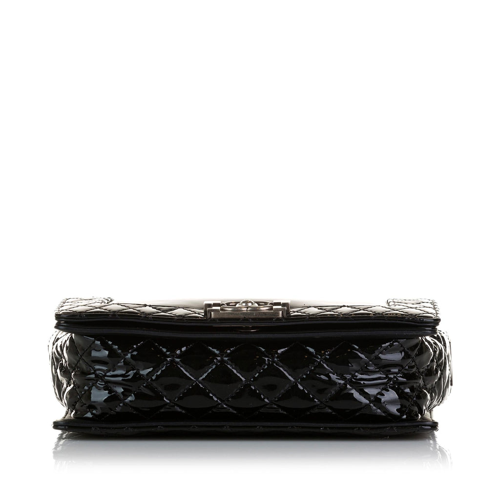 Chanel Medium Patent Reverso Boy Flap (SHG-xCR0zI)