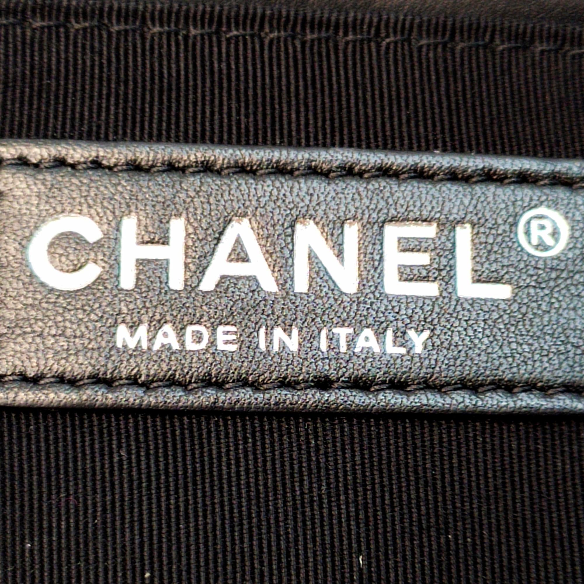 Chanel Medium Patent Reverso Boy Flap (SHG-xCR0zI)