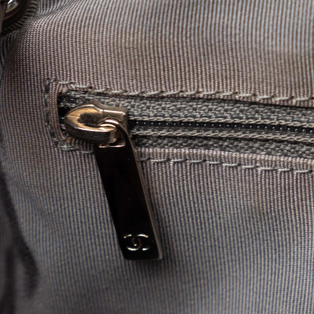 Chanel Medium Quilted Reissue Camera Bag (SHG-kPyxIN)