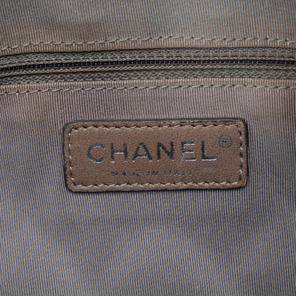 Chanel Medium Quilted Reissue Camera Bag (SHG-kPyxIN)