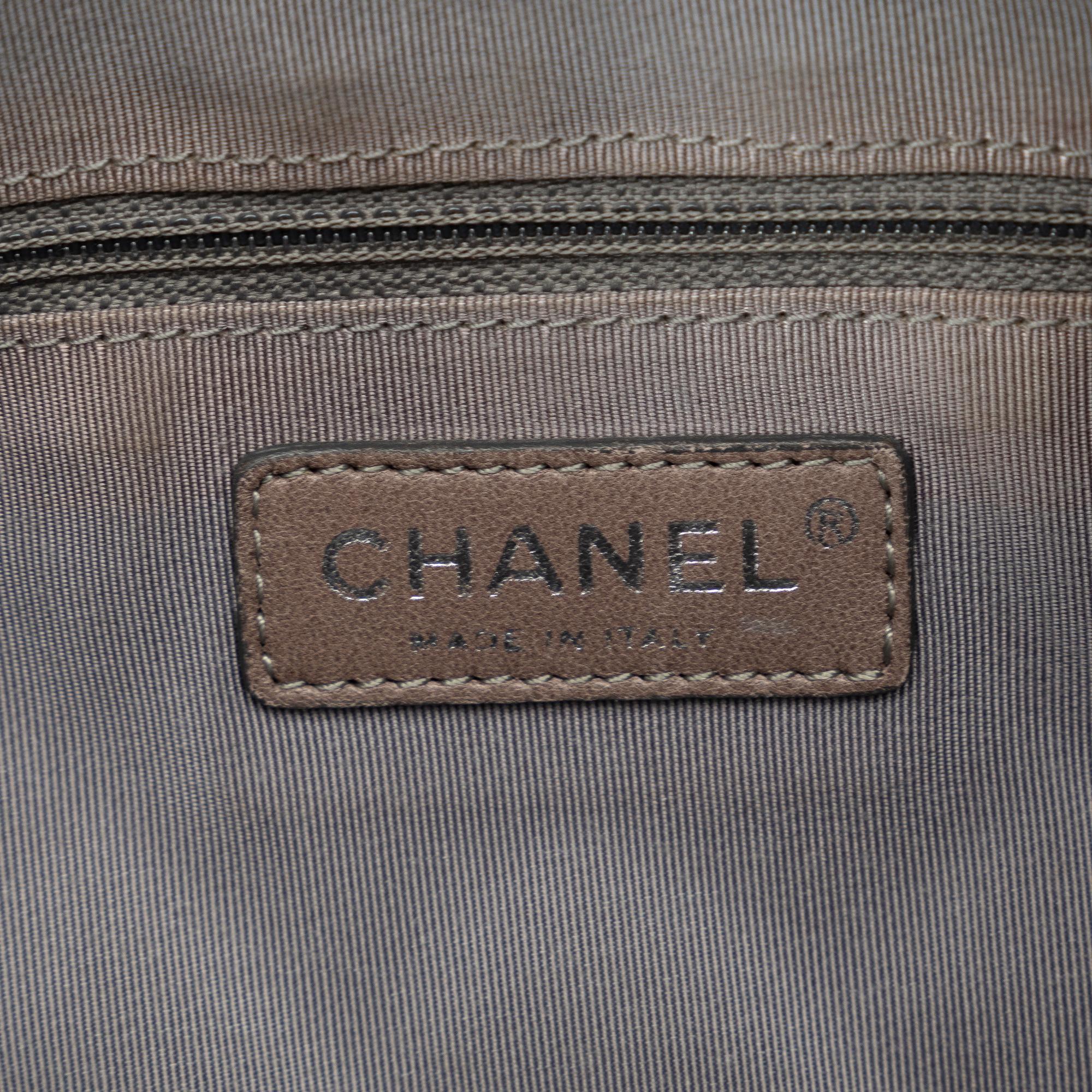 Chanel Medium Quilted Reissue Camera Bag (SHG-OpYKQa)