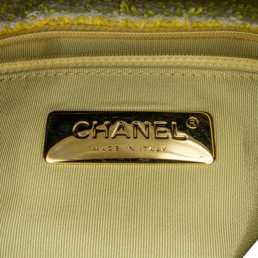 Chanel Medium Tweed 19 Flap (SHG-MtdIAp)