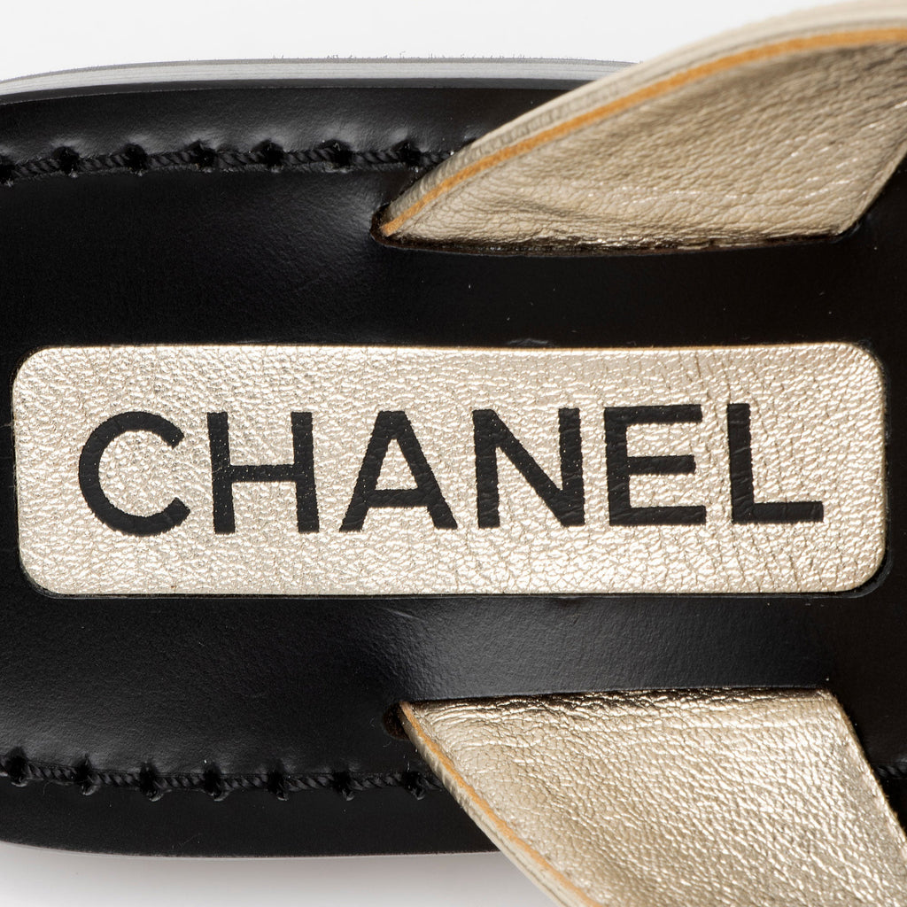 Chanel Metallic Leather Grosgrain Bow CC Thong Sandals - Size 8 / 38