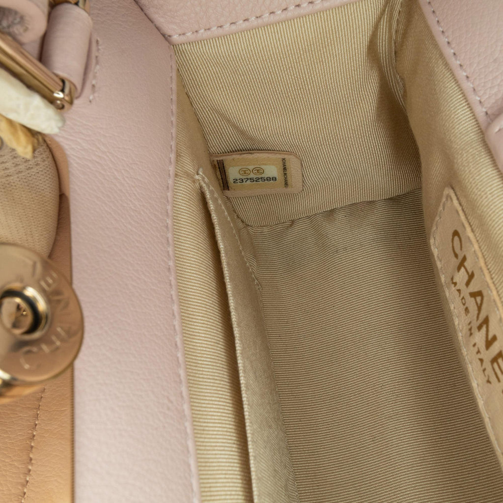 Chanel Mini Calfskin Label Click Shopping Tote (SHG-2qUZVI)