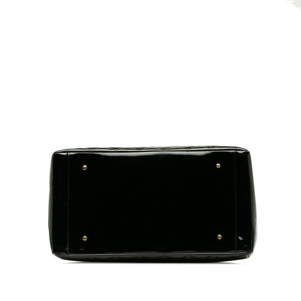 Chanel Patent Grand Shopping Tote (SHG-QBf2Cd)