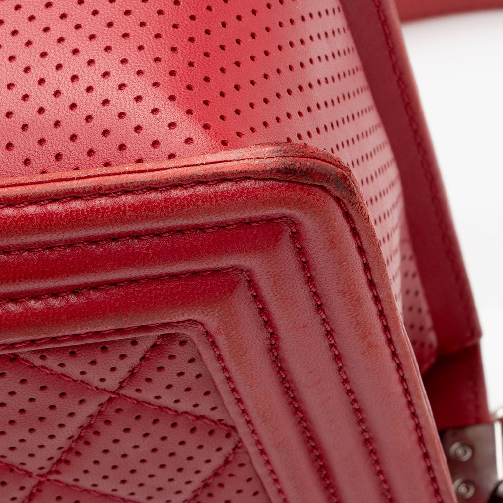 Chanel Perforated Lambskin New Medium Boy Bag (SHF-LqYEA9)