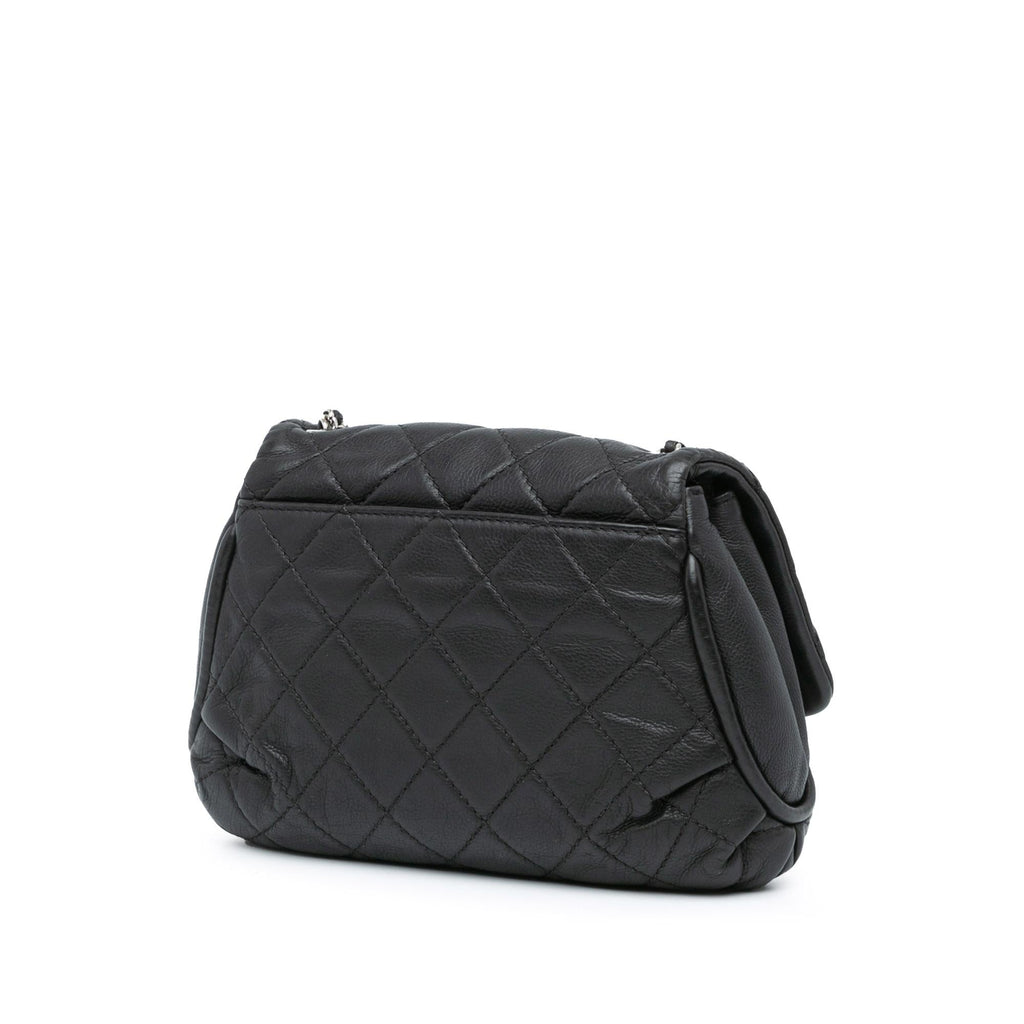 Chanel Quilted Calfskin Curvy Flap (SHG-7XhJvX)