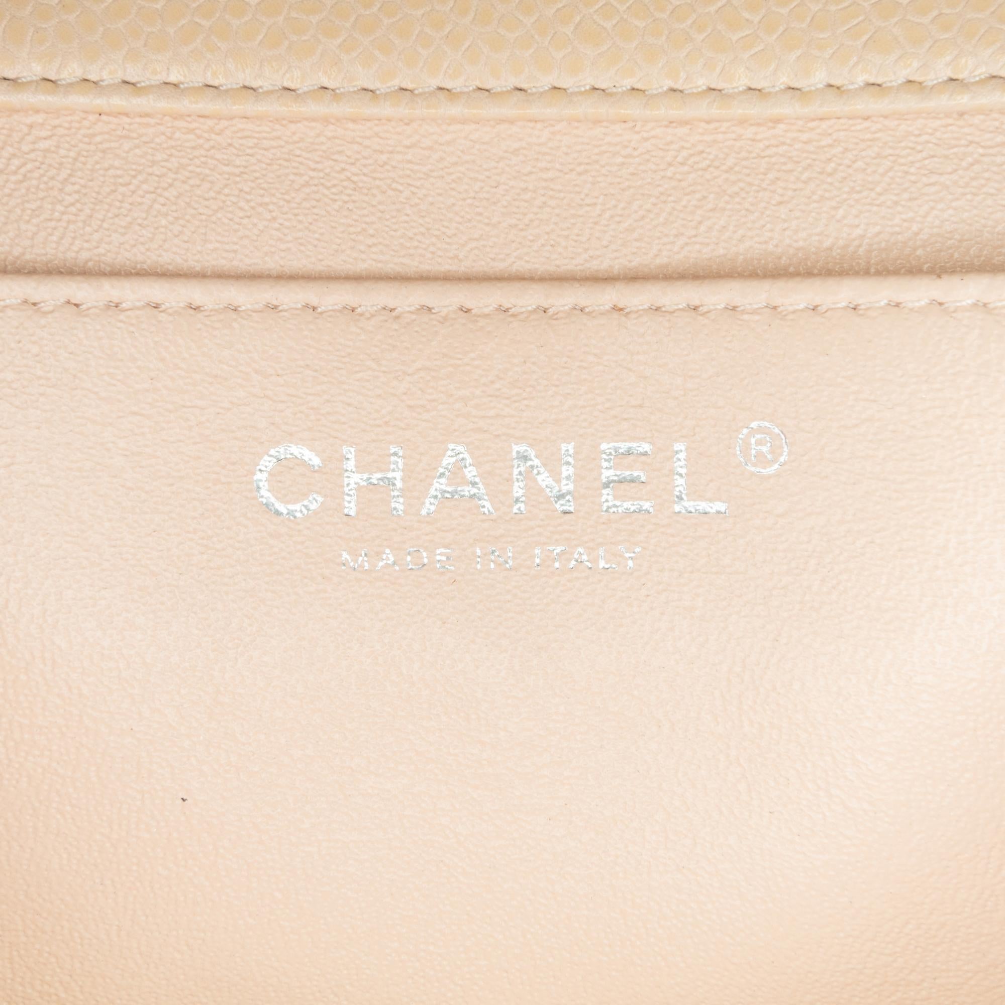 Chanel Quilted Caviar Flap Clutch with Chain (SHG-7v4fjq)