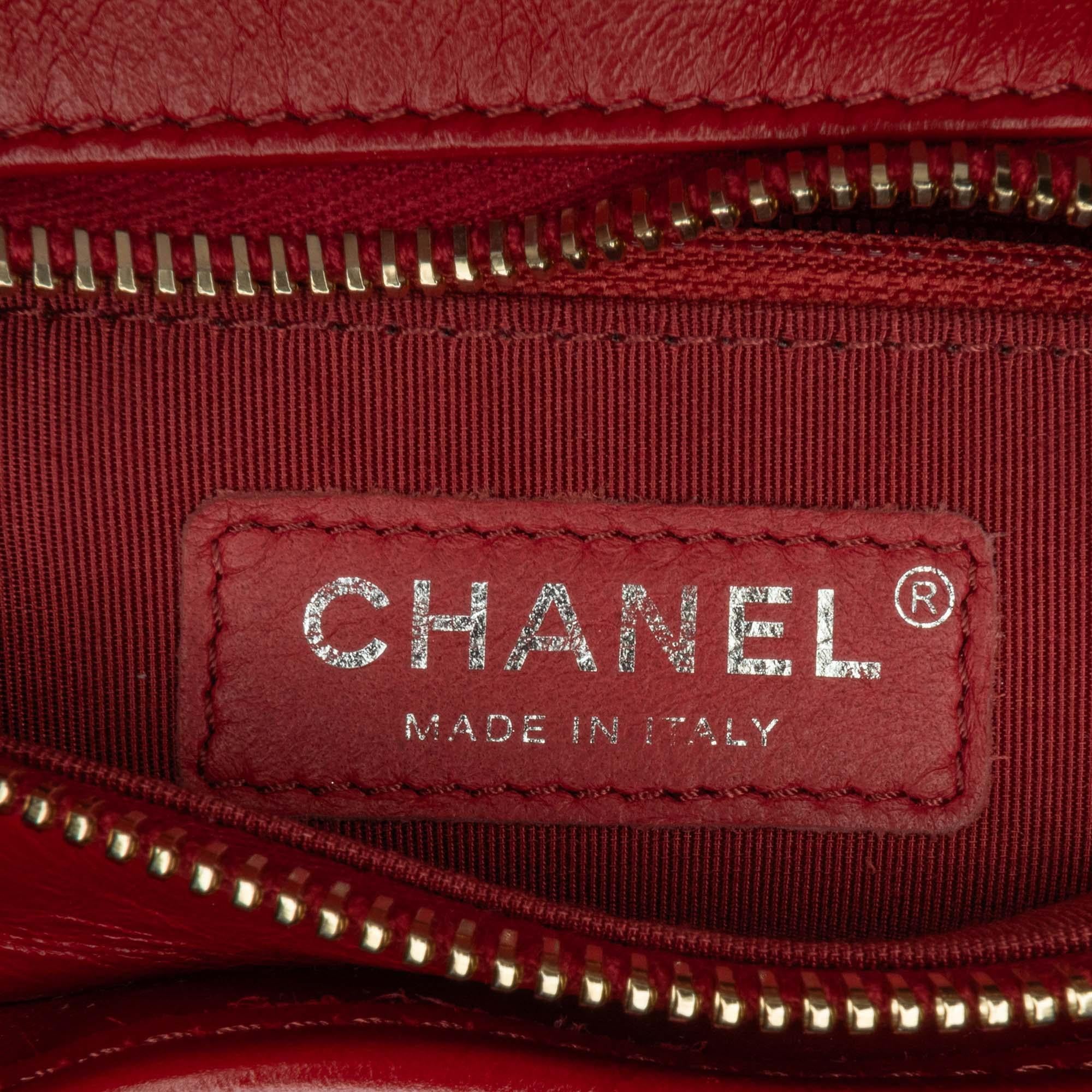 Chanel Small Chevron Lambskin Gabrielle Crossbody (SHG-oc1k9q)