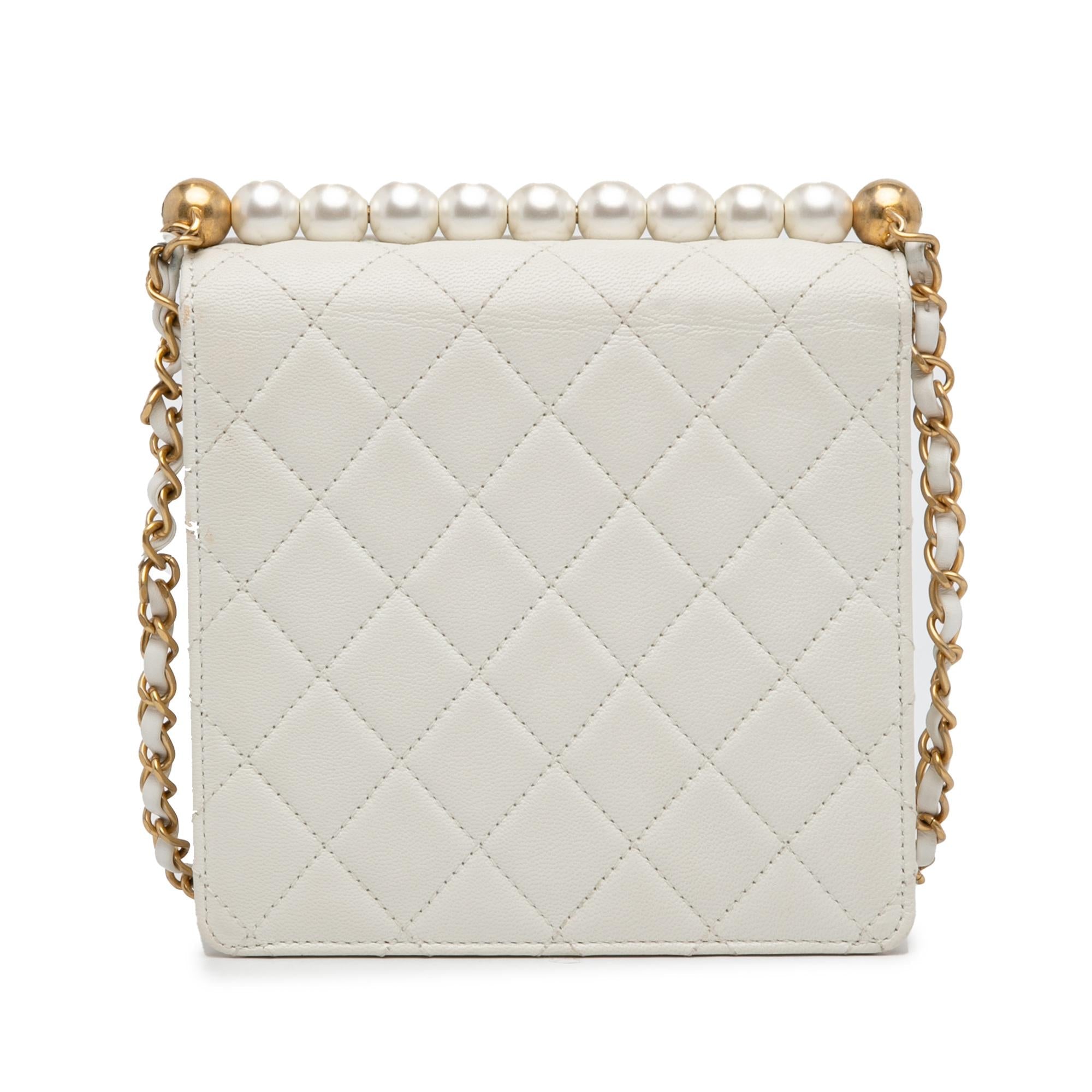 Chanel Small Lambskin Chic Pearls Flap (SHG-xDvuPI)